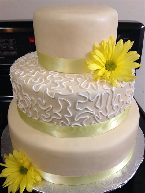 Daisies And Lace Wedding Cake Cake Custom Cakes Lace Wedding Cake