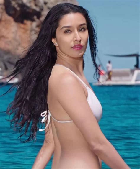 shraddha kapoor slays in a white bikini in the song ‘tere pyaar mein the live nagpur