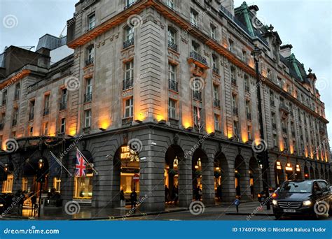 The Ritz London Is A Grade Ii Listed 5 Star Hotel Located In Piccadilly