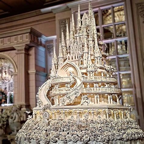 check out our 10 favorite elaborate wedding cakes especially if you plan to have a luxurious