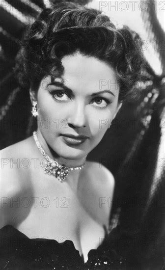 Yvonne De Carlo Canadian Born American Film And Television Actress 1940s Arti Photo12
