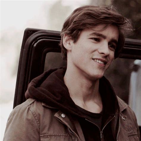 dick grayson richard grayson dc comics titans tv series brenton thwaites dc memes cute