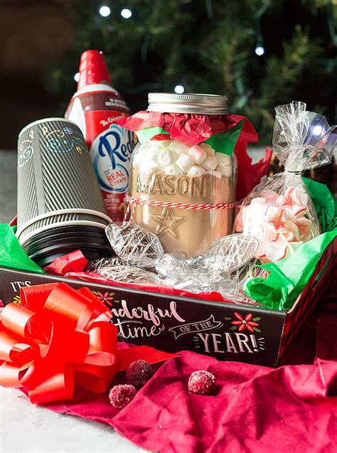 Xmas gifts for her that are a touch romantic. DIY Christmas Gift Baskets | Countryside Cravings