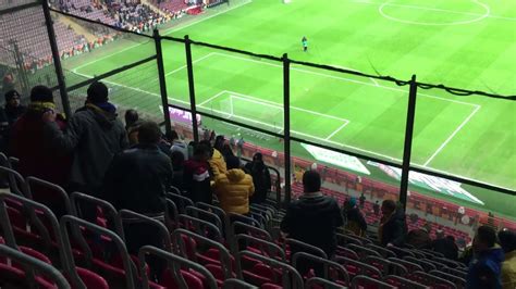 Ankaragücü önünde sezona başlangıç yapan galatasaray, başkent ekibinden 3 puanı almasını bildi. Galatasaray - Ankaragücü maç içi tribündeki olaylar - YouTube