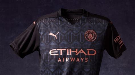 The black away kit contains a pattern the new city away strip also comes with black shorts and dark blue socks. Manchester City Unveil New PUMA Away Kit for 2020/21 Season