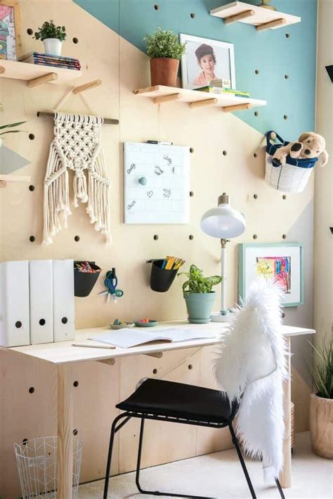 Diy Plywood Pegboard Wall So Cool And Chic Oficina En Casa