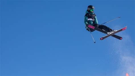 Sie nimmt an wettbewerben in den disziplinen halfpipe und slopestyle teil. Eileen Gu tekent in één week tijd bij Red Bull & Faction ...