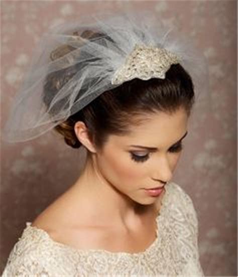 Short Bridal Hair With Veil Our Journal Inspiration For Wedding