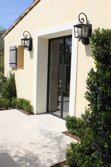 Great house in nueva santa bárbara urbanization, in valencia, one of the best residential areas beautiful design home, with materials such as printed concrete, natural stone and white gravel. Shady Canyon, CA Santa Barbara smooth finish Butter yellow ...