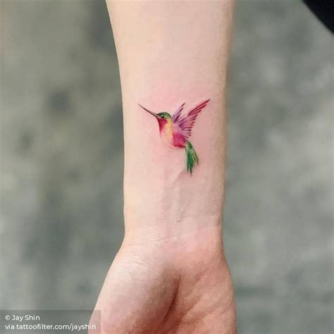 Small Watercolor Hummingbird Colibris Tattoo Tatuaje Hombre Muñeca