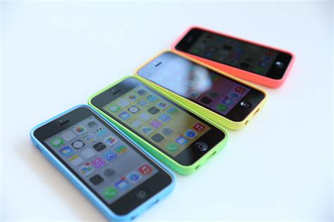 Hands On With Apples Iphone 5c Plastic Feels Pretty Fantastic