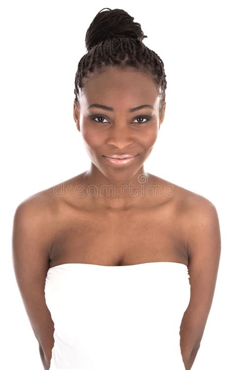 Mujer Sonriente Afroamericana Joven Del Retrato Blanco Y Negro Foto