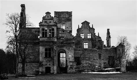 Photo Of Gray Concrete Castle · Free Stock Photo