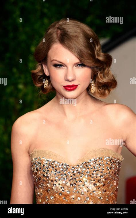 Us Singer Taylor Swift Arrives For The Vanity Fair Academy Awards Party At Sunset Tower In Los