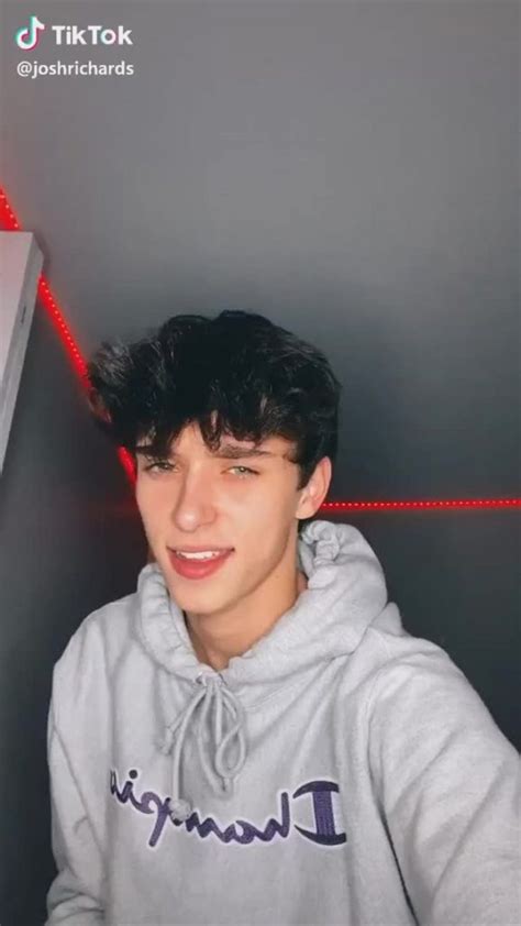 10 Hottest Guys On Tiktok To Follow Right Now Quantum Marketer
