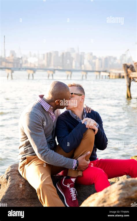 Hombres homosexuales besándose maduros fotografías e imágenes de alta resolución Alamy