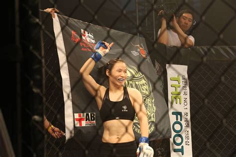 Report: Weili Zhang handed title shot at UFC Fight Night ...