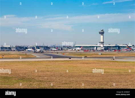 New York Usa Oct 20 2015 Air Traffic Control Tower And Terminal 4