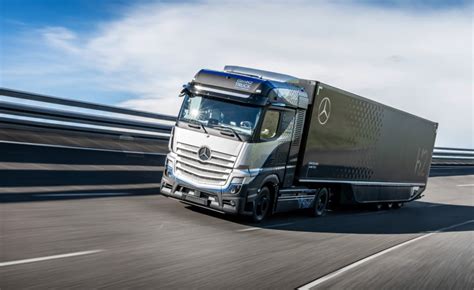 Daimler Trucks Begins Rigorous Testing Of Its Fuel Cell Truck