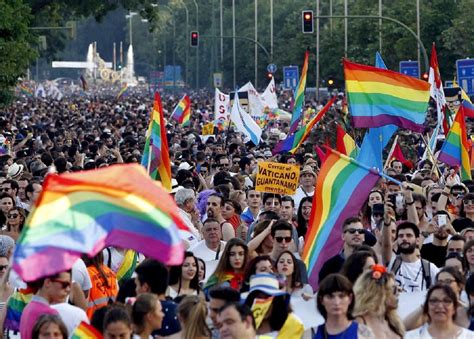 orgullo gay madrid 2022 fechas pregón cabalgata programa y conciertos cómo