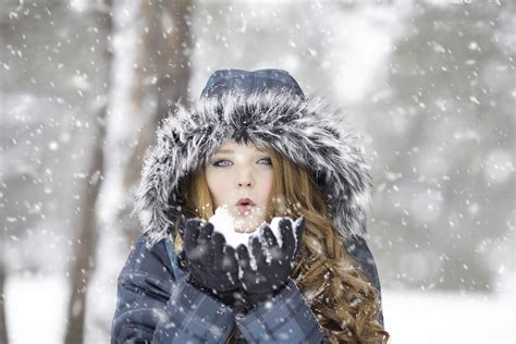 картинки на открытом воздухе снег холодно зима девушка волосы
