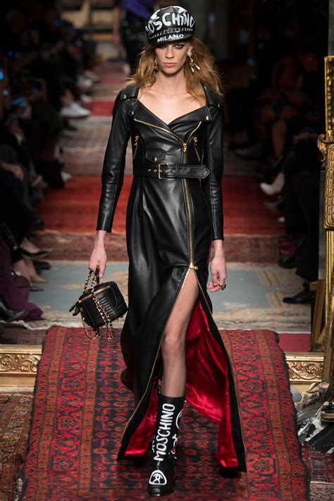 Moschino Fall 2016 Ready To Wear Collection Photos Vogue