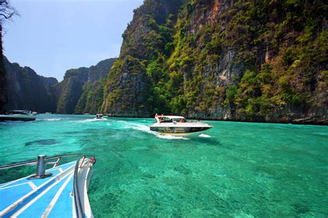 Koh phi phi don is the most popular islands for visitors to spend their holidays in thailand. Phi Phi Budget Tour by Speedboat - Phuket.com Magazine