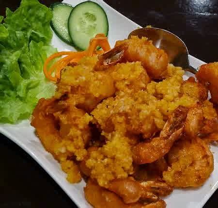 Bersihkan udang dengan memisahkan bagian kulit dan kepalanya setelah bersih anda sisihkan. Resep Membuat Udang Goreng Telur Asin Gurih - Harian Resep