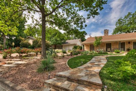 Xeriscaping is far simpler than it sounds, it`s a sustainabile form of landscaping that has the goal of saving water. Xeriscape Design Ideas | HGTV
