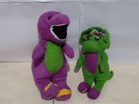 Boneka Kecil Barney Dan Teman Hijau Toys Collectibles Mainan Di