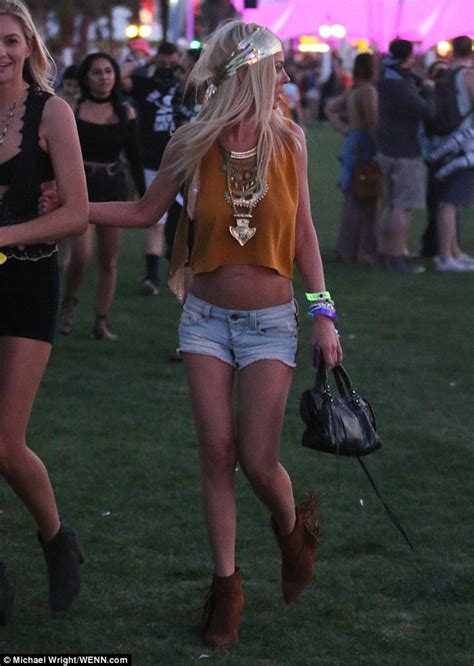 Tara Reid Looks Sexy In 70 Inspired Denim Shorts And Bandanna At Coachella Daily Mail Online