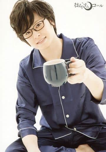 Official Photo Male Actor Ryo Hatakeyama Kneecap Costume Navy Glasses Left Hand Cup
