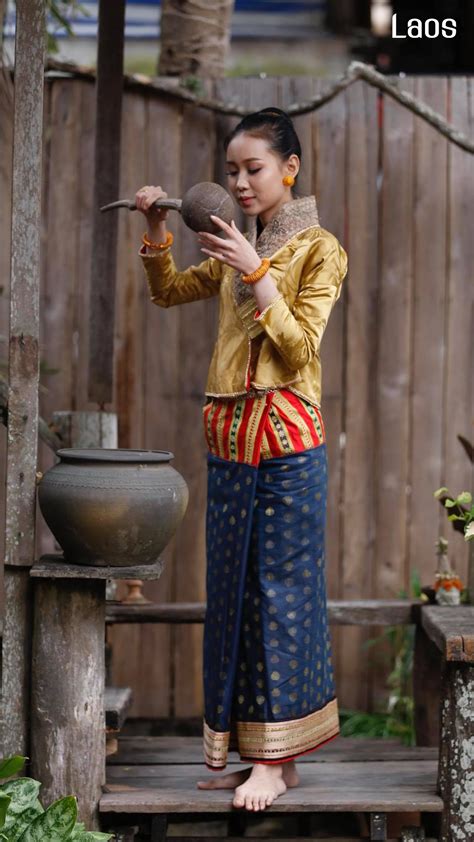 Lao Dress In Laos Pdr ການແຕ່ງກາຍ ຂອງແມ່ຍິງລາວ ©️bounsanith