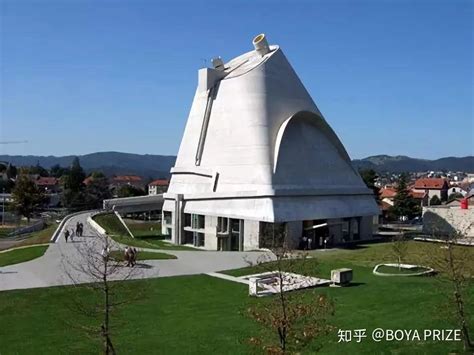 历时46年，世界最美星空教堂完工，柯布西耶的心愿终于完成了！ 知乎