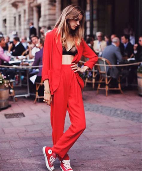 How To Wear Lingerie As Every Day Clothing Moda Converse Red Converse Outfits Red Sneakers