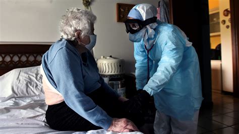 A Nurses Texts Lay Bare The Coronavirus Horror At Nursing Homes