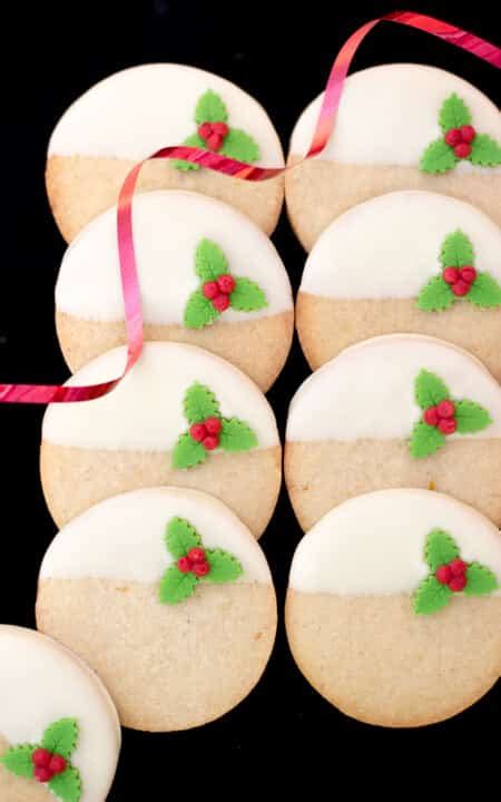 These lemon christmas cookies look so festive and they are very easy to make. Lemon & Ginger Christmas Cookies - KitchenMason - Easy ...
