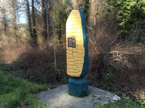 19 Weird Roadside Attractions On Northern Californias Hwy101 That