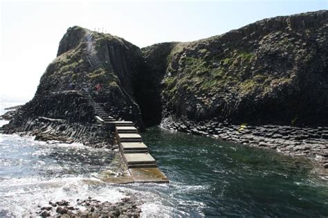 The Way To Fingals Cave Picture Of Fingals Cave The Hebrides