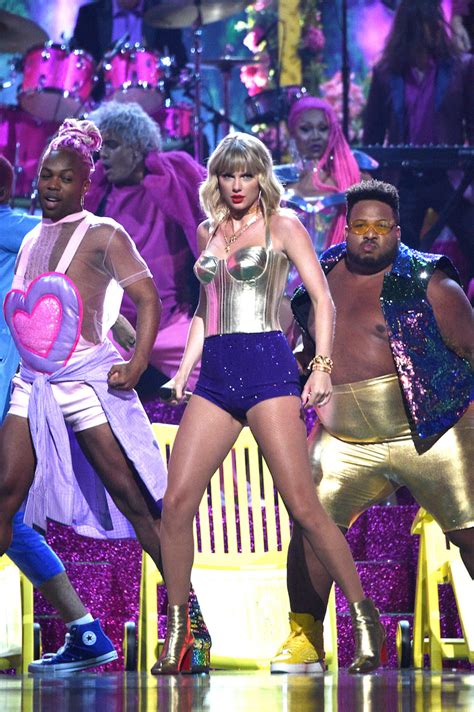 Taylor Swifts 2019 Mtv Vmas Perforмance Is Eʋerything Fans Wanted And More News