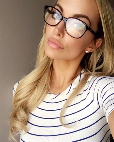Picture Of Lindsey Pelas