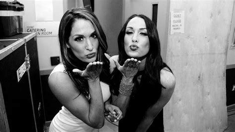 Brianna And Nicole Blowing A Kiss Bella Twins Brie Bella Nikki And