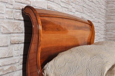 Scopri subito migliaia di annunci di privati e aziende e trova quello che cerchi su subito.it. testata-del-letto-matrimoniale-sagomata-dalle-linee-eleganti-e-morbide-in-legno-di-noce-massello ...