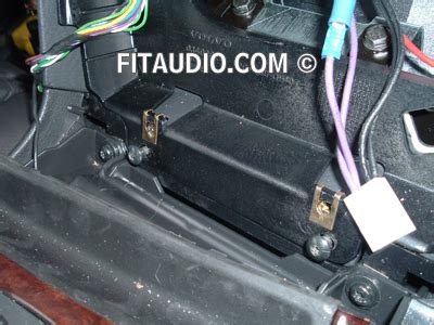 How to remove a Volvo XC90 car stereo - (2005 Onwards) - Fitaudio.com