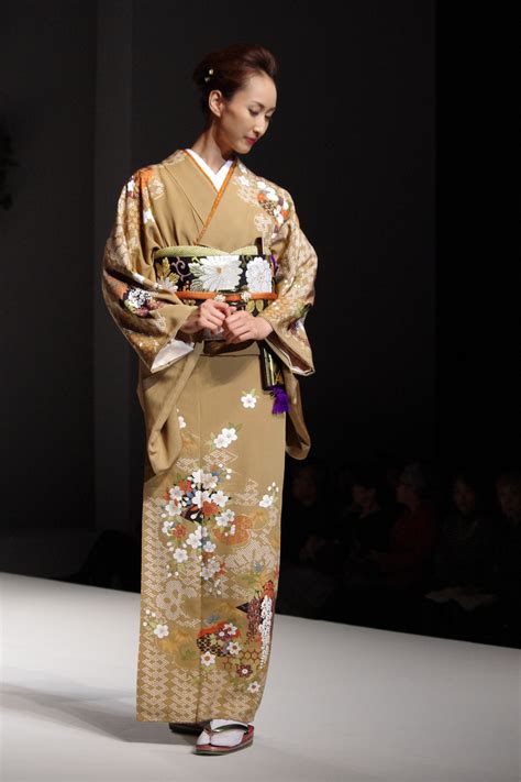 The Traditional Kimono 4 | Traditional kimono, Japanese traditional dress, Kimono