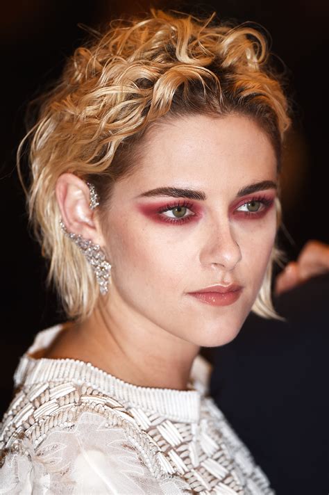 Kristen Stewarts Red Eyeshadow Is The One Makeup Trend Youll Want To