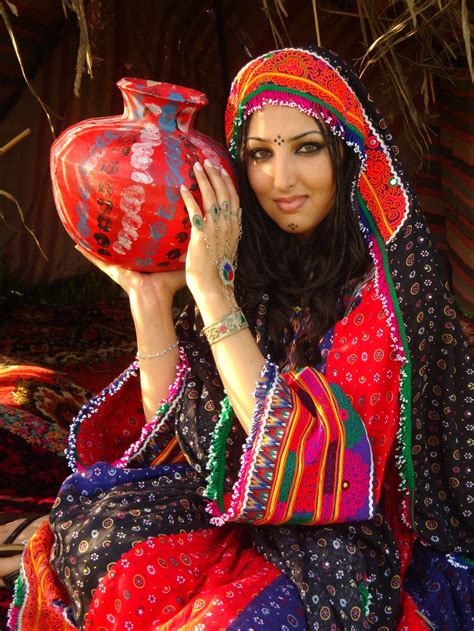 Semono Iku Seeta Qasemi Cute Afghan Music Singer Pictures In