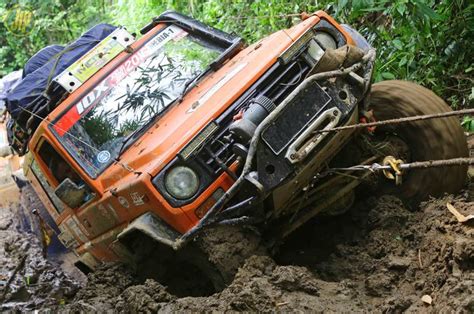 Daihatsu Rocky Off Road Ini Ternyata Hasil Kawin Silang Mobil Lain