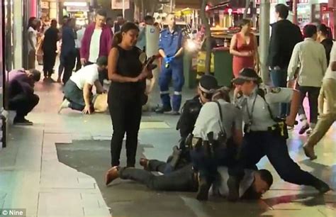Pitt Street Brawl As Sydney Police Use Capsicum Spray Daily Mail Online