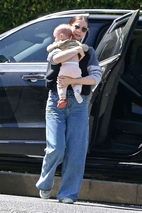 rooney mara arrives at her sister kate's house with her baby son river